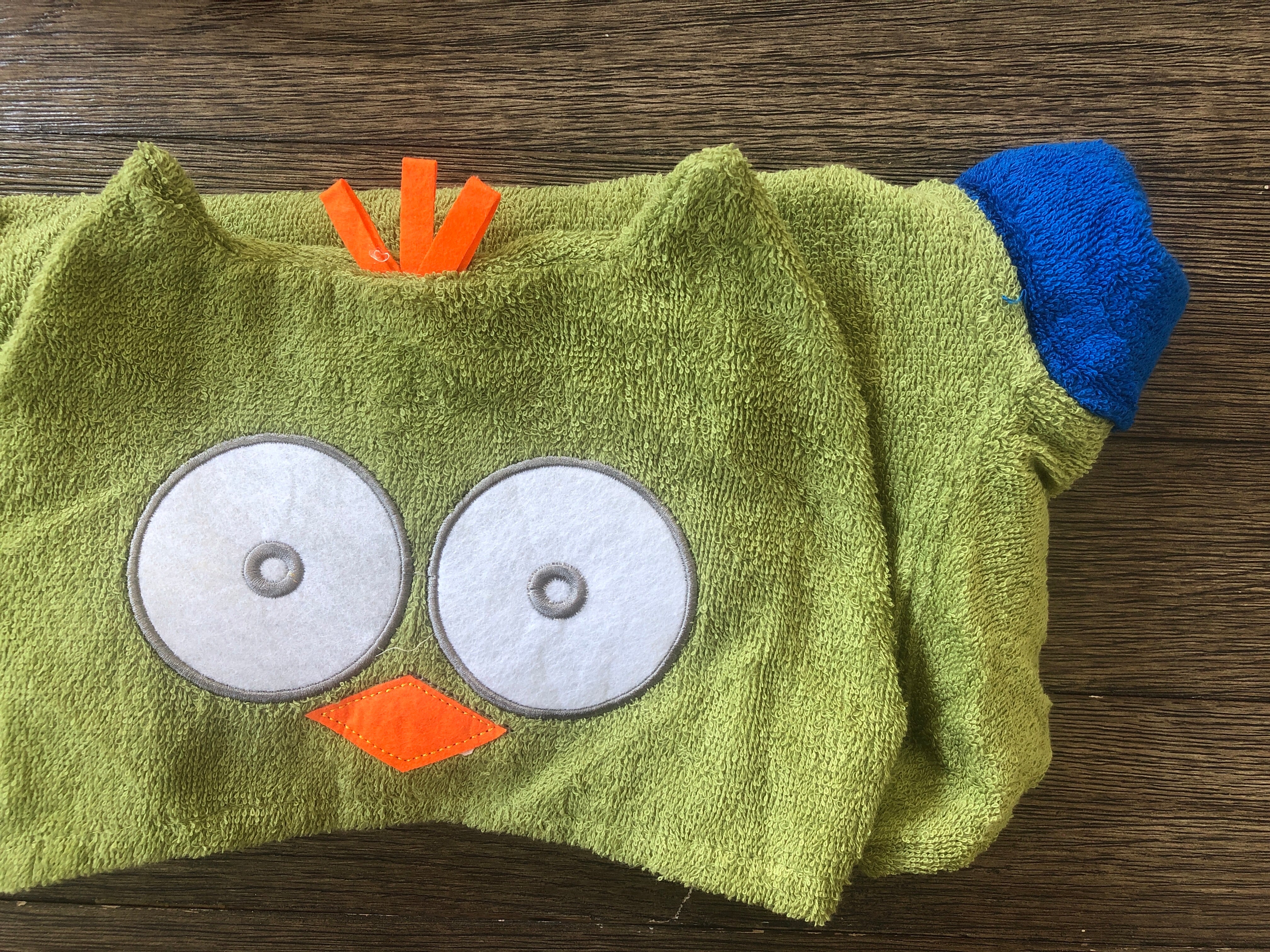 Hooded Bath Robe (Green Owl)